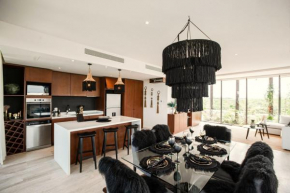 Luxury 2BR PH Pools, Coworking & Close to beach